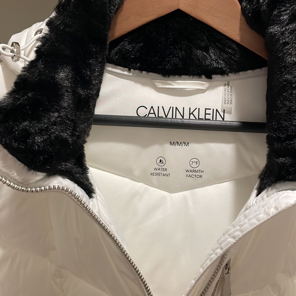 Calvin Klein white down filled puffer jacket, black faux fur lined hood, size M - Picture 4 of 6